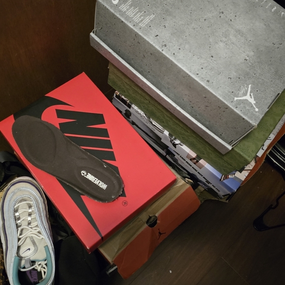 Shoes - Picture 3 of 7